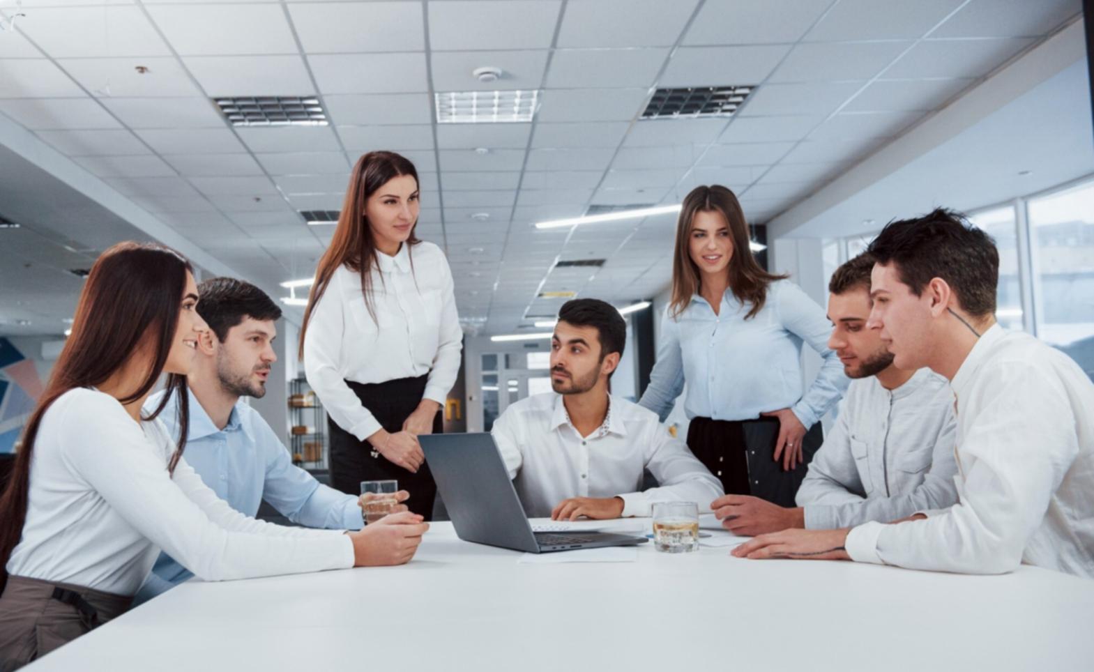 Analyse détaillée de données financières avec graphiques et tableaux de bord